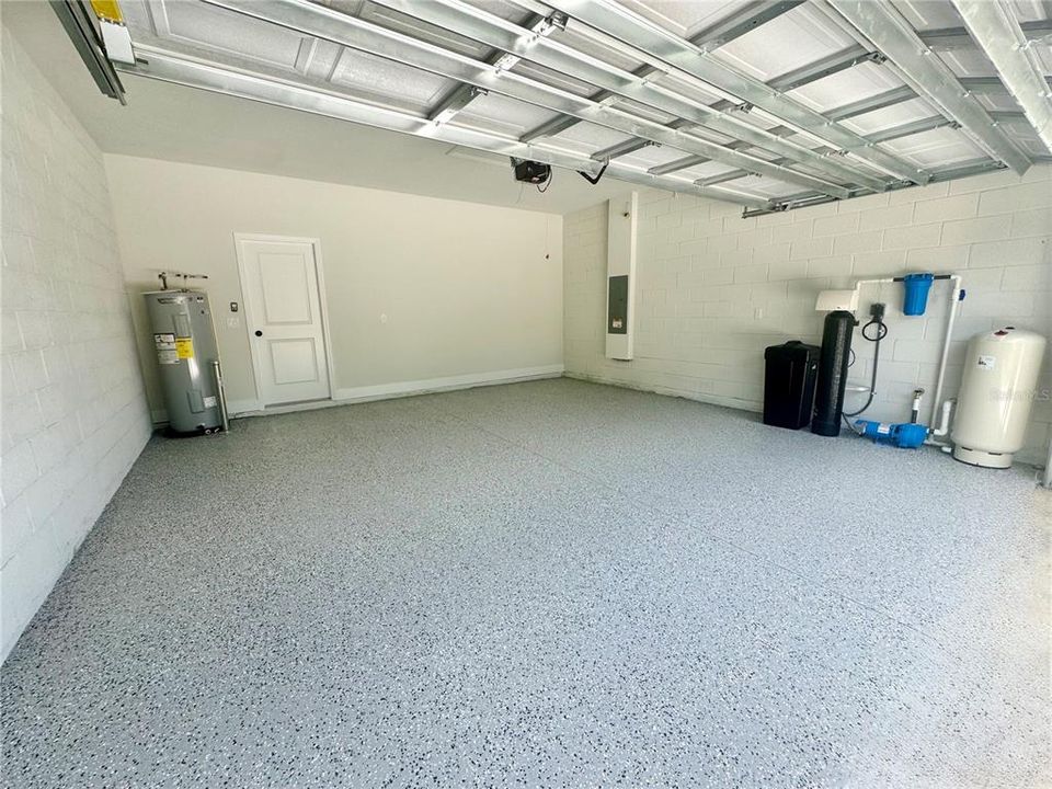 Activo con contrato: $364,990 (4 camas, 3 baños, 1894 Pies cuadrados)