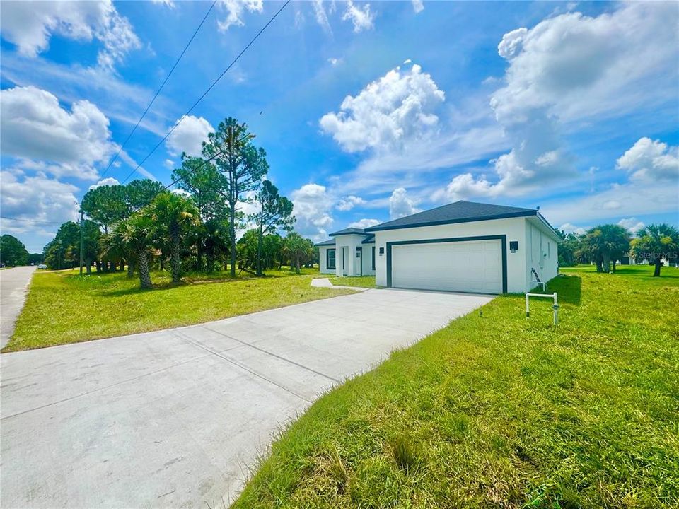 Activo con contrato: $364,990 (4 camas, 3 baños, 1894 Pies cuadrados)