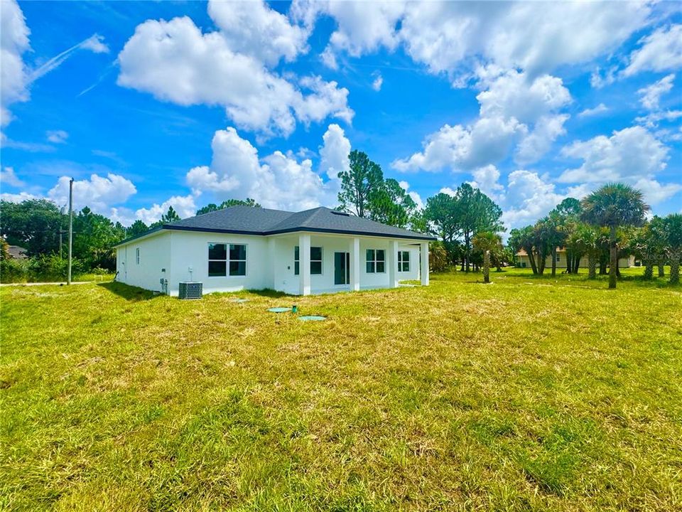 Activo con contrato: $364,990 (4 camas, 3 baños, 1894 Pies cuadrados)