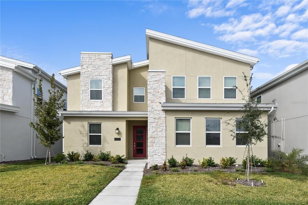 合同活跃: $829,900 (6 贝兹, 6 浴室, 3760 平方英尺)