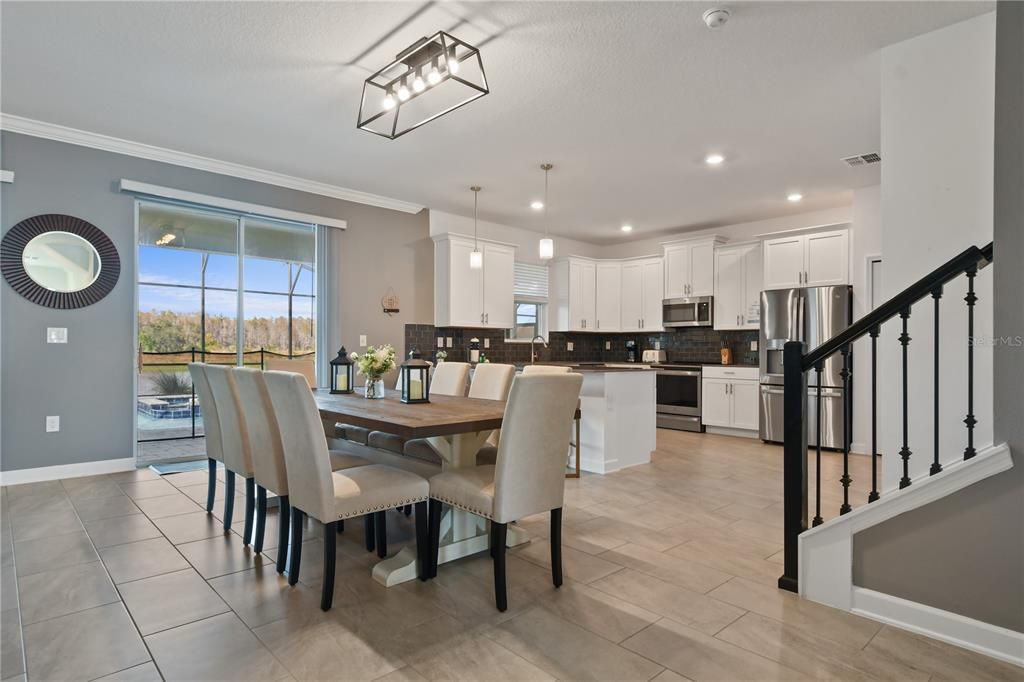 合同活跃: $829,900 (6 贝兹, 6 浴室, 3760 平方英尺)