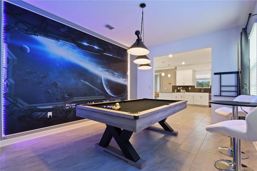 合同活跃: $829,900 (6 贝兹, 6 浴室, 3760 平方英尺)