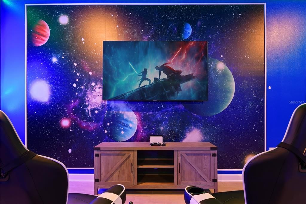 合同活跃: $829,900 (6 贝兹, 6 浴室, 3760 平方英尺)