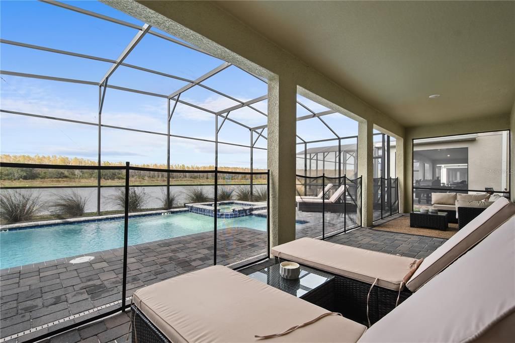 合同活跃: $829,900 (6 贝兹, 6 浴室, 3760 平方英尺)