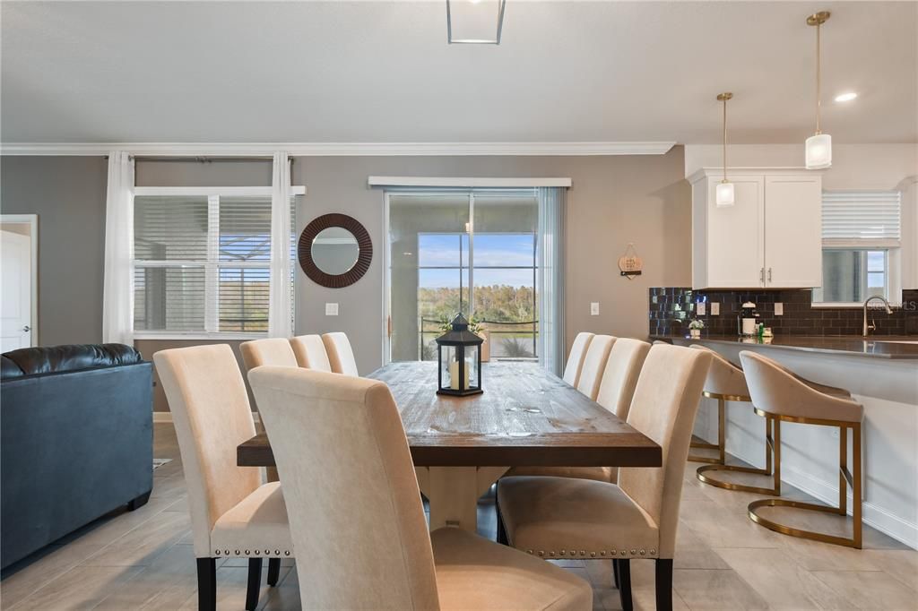 合同活跃: $829,900 (6 贝兹, 6 浴室, 3760 平方英尺)