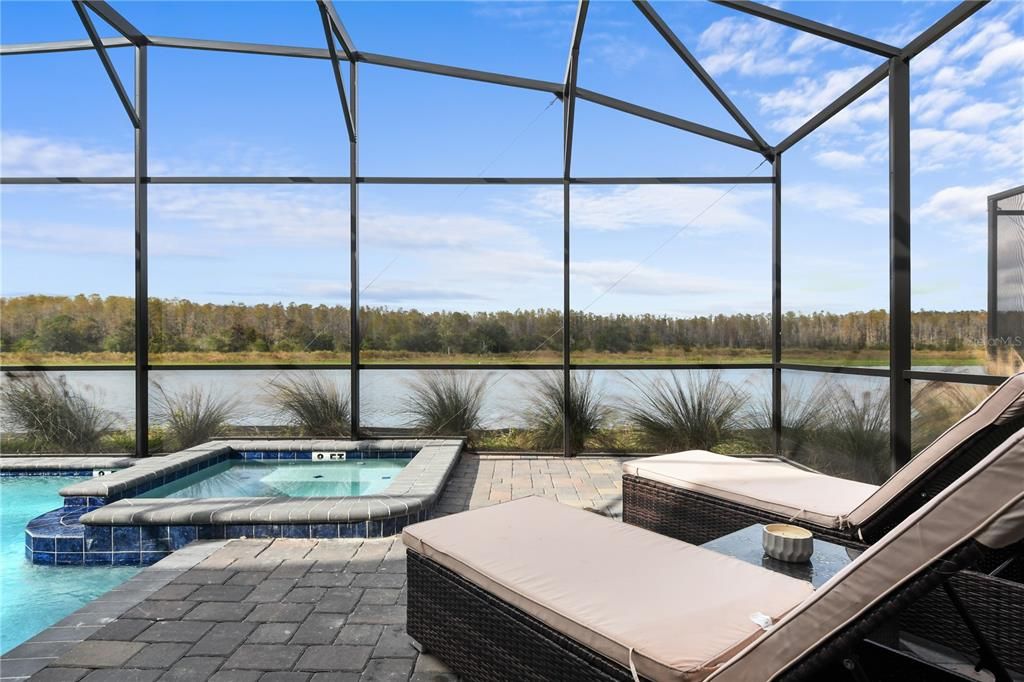 合同活跃: $829,900 (6 贝兹, 6 浴室, 3760 平方英尺)