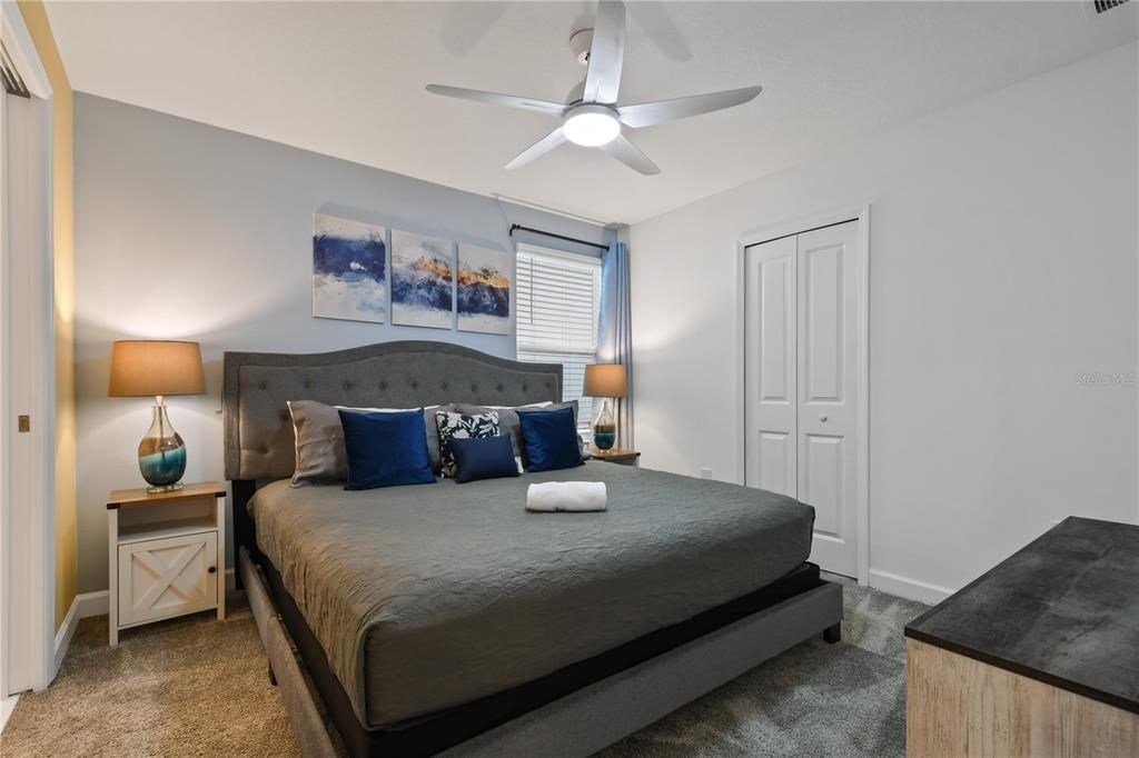 合同活跃: $829,900 (6 贝兹, 6 浴室, 3760 平方英尺)