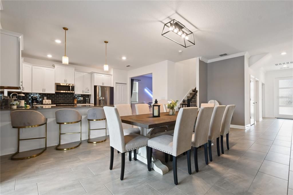 合同活跃: $829,900 (6 贝兹, 6 浴室, 3760 平方英尺)