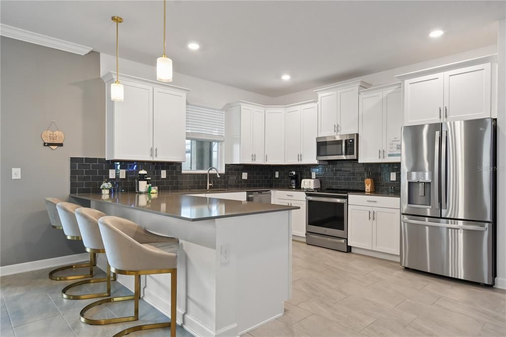 合同活跃: $829,900 (6 贝兹, 6 浴室, 3760 平方英尺)