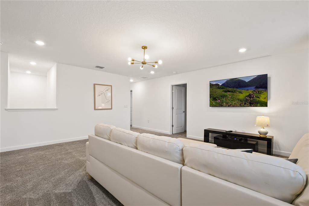 合同活跃: $829,900 (6 贝兹, 6 浴室, 3760 平方英尺)