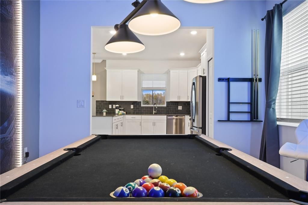 合同活跃: $829,900 (6 贝兹, 6 浴室, 3760 平方英尺)