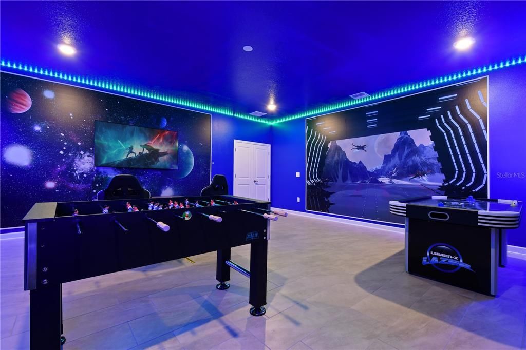 合同活跃: $829,900 (6 贝兹, 6 浴室, 3760 平方英尺)