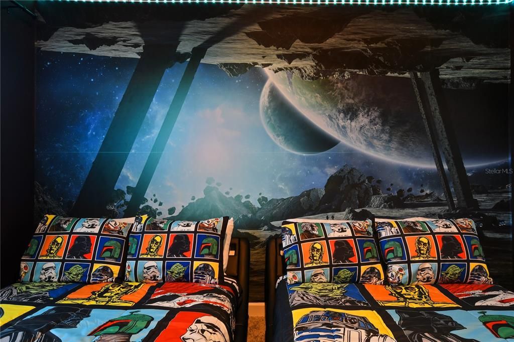 合同活跃: $829,900 (6 贝兹, 6 浴室, 3760 平方英尺)