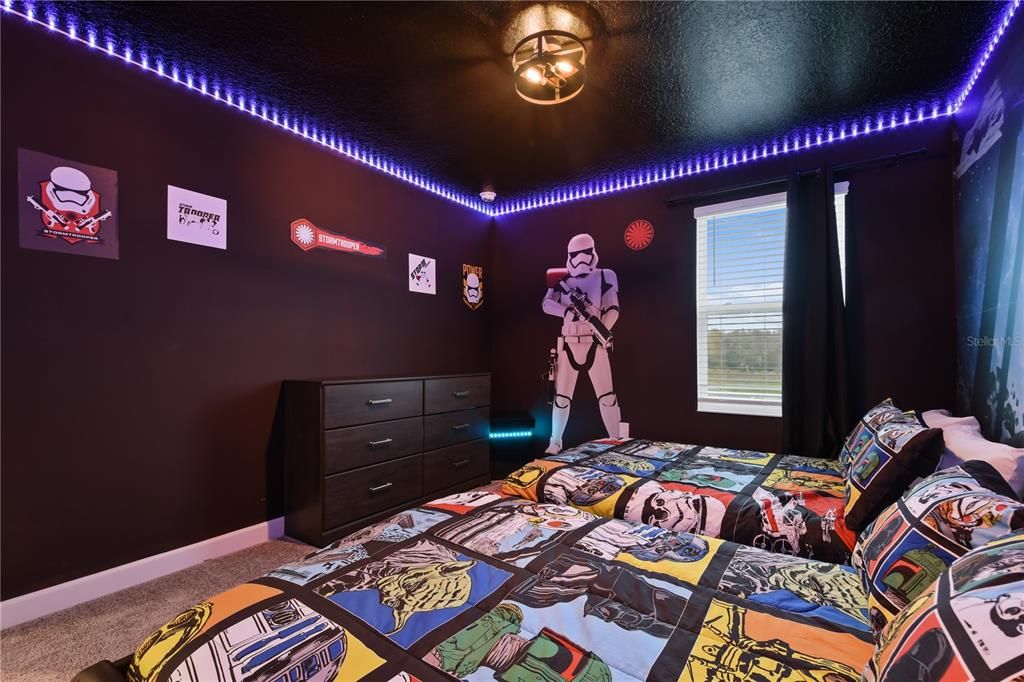 合同活跃: $829,900 (6 贝兹, 6 浴室, 3760 平方英尺)