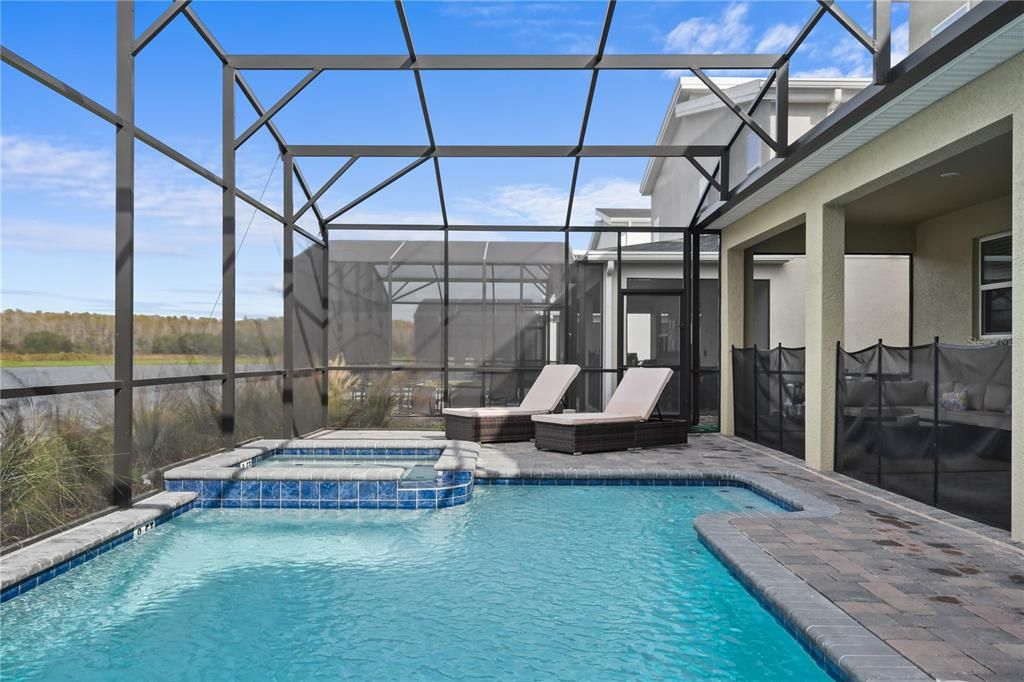 合同活跃: $829,900 (6 贝兹, 6 浴室, 3760 平方英尺)