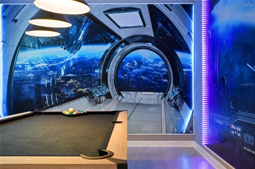 合同活跃: $829,900 (6 贝兹, 6 浴室, 3760 平方英尺)