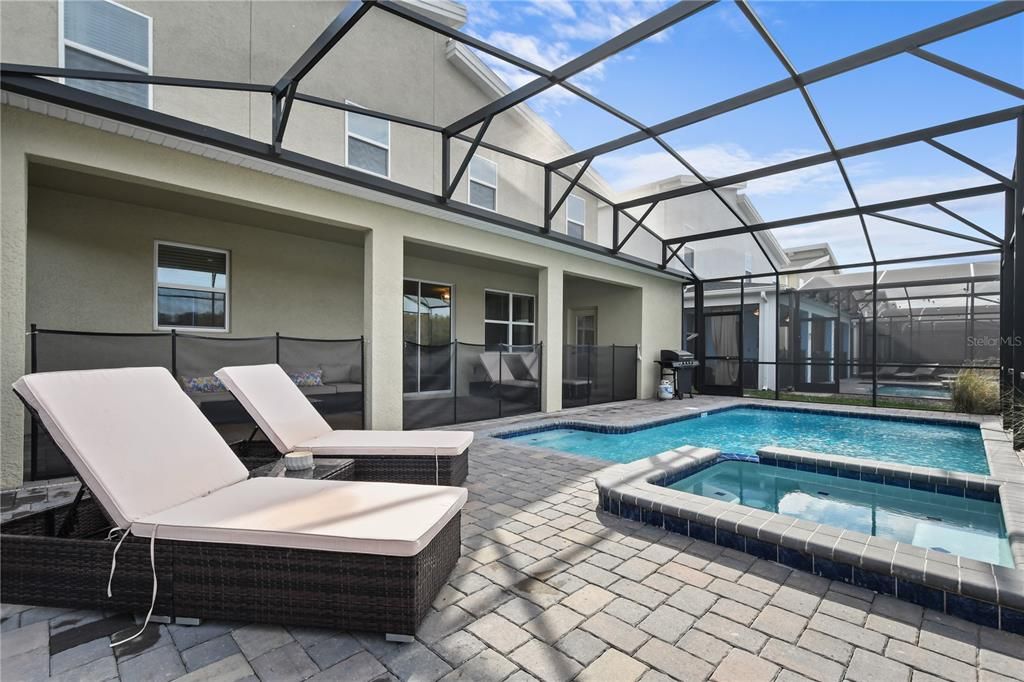 合同活跃: $829,900 (6 贝兹, 6 浴室, 3760 平方英尺)