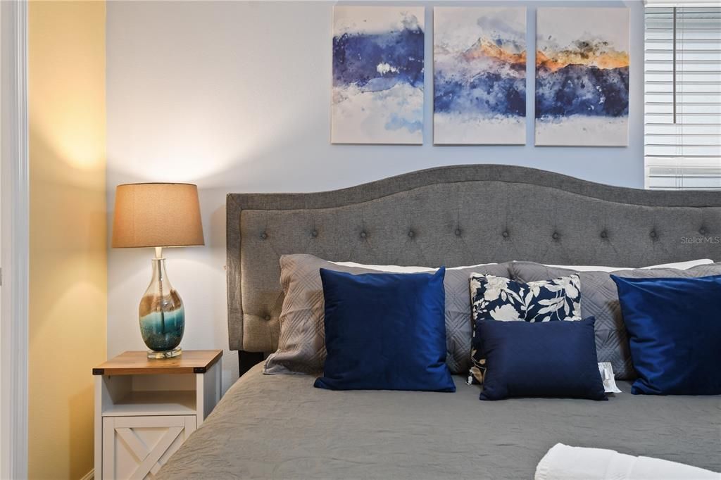 合同活跃: $829,900 (6 贝兹, 6 浴室, 3760 平方英尺)