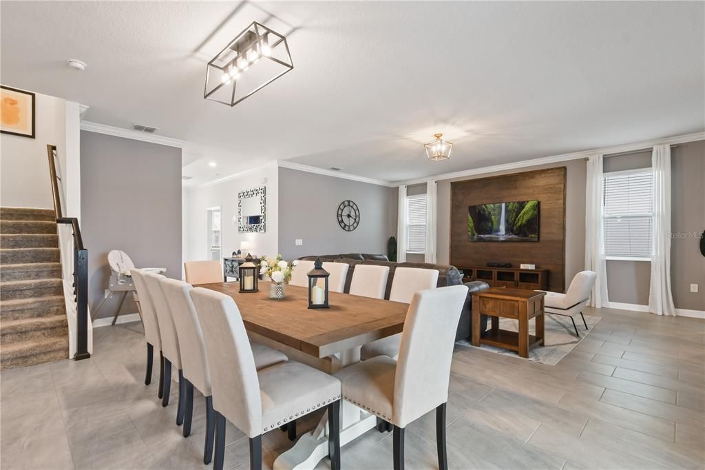 合同活跃: $829,900 (6 贝兹, 6 浴室, 3760 平方英尺)