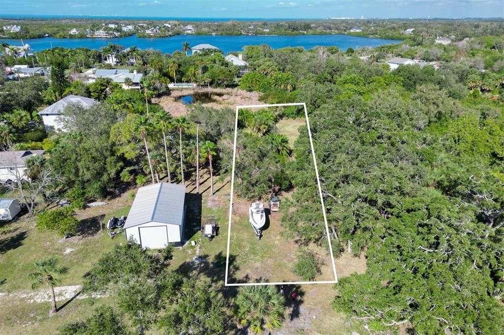 На продажу: $195,000 (0.74 acres)