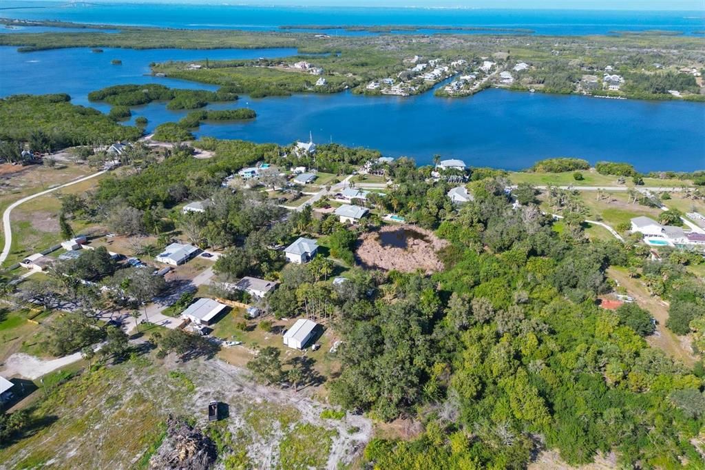 На продажу: $195,000 (0.74 acres)