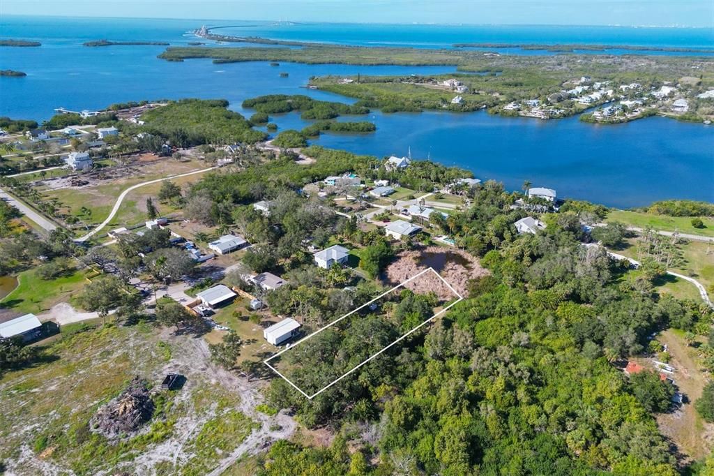 На продажу: $195,000 (0.74 acres)