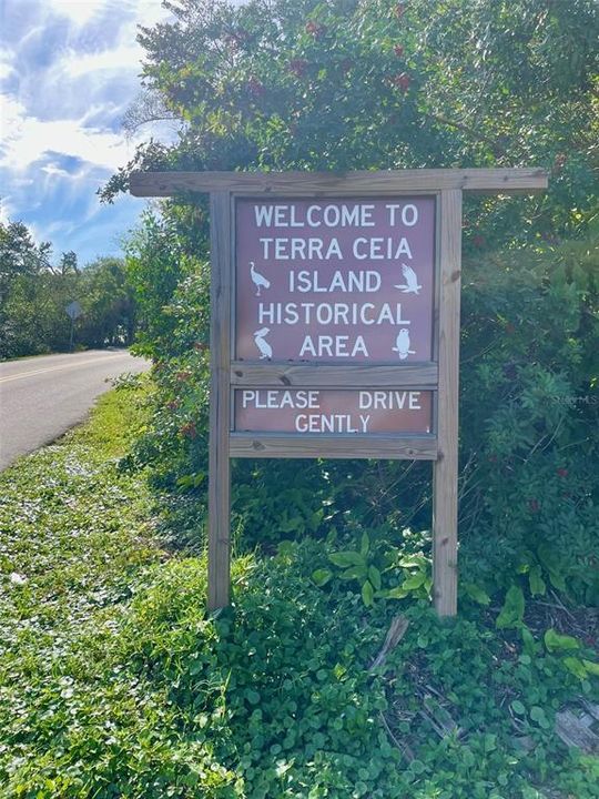 На продажу: $195,000 (0.74 acres)