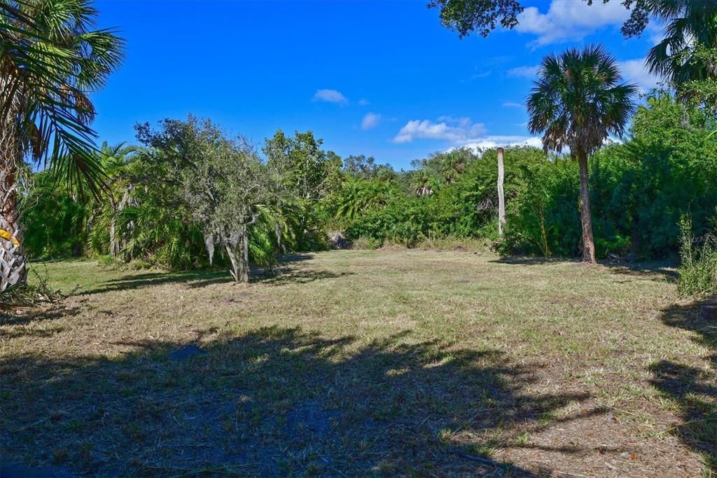 На продажу: $195,000 (0.74 acres)