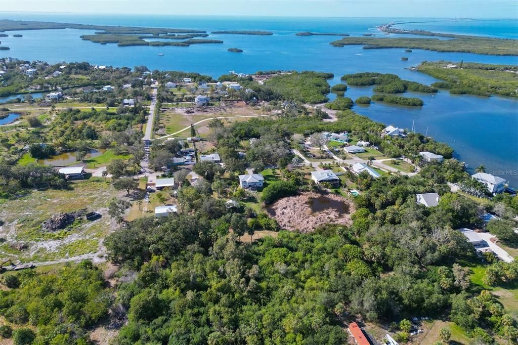 На продажу: $195,000 (0.74 acres)