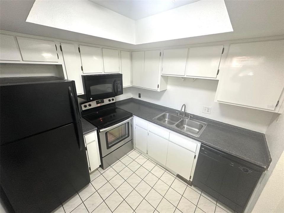 Activo con contrato: $94,900 (1 camas, 1 baños, 678 Pies cuadrados)