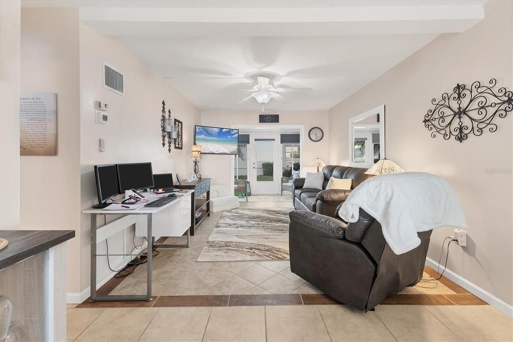 Active With Contract: $89,900 (1 beds, 1 baths, 576 Square Feet)