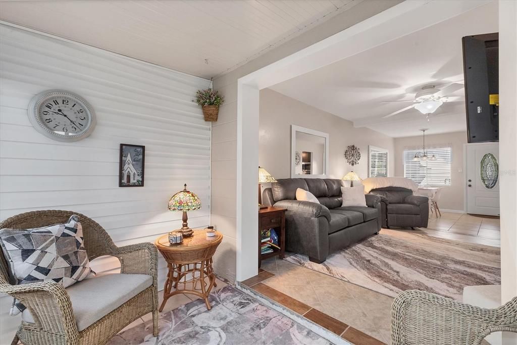 Active With Contract: $89,900 (1 beds, 1 baths, 576 Square Feet)