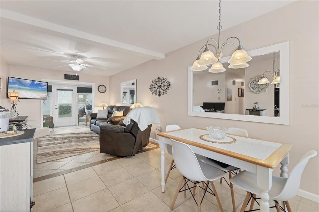 Active With Contract: $89,900 (1 beds, 1 baths, 576 Square Feet)