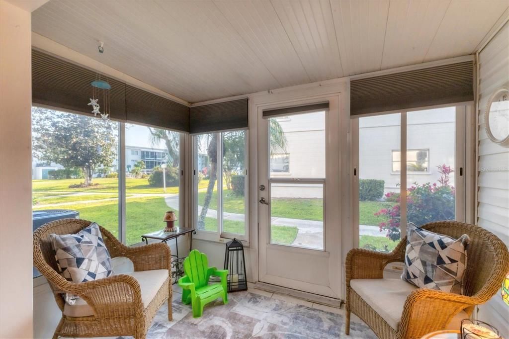 Active With Contract: $89,900 (1 beds, 1 baths, 576 Square Feet)