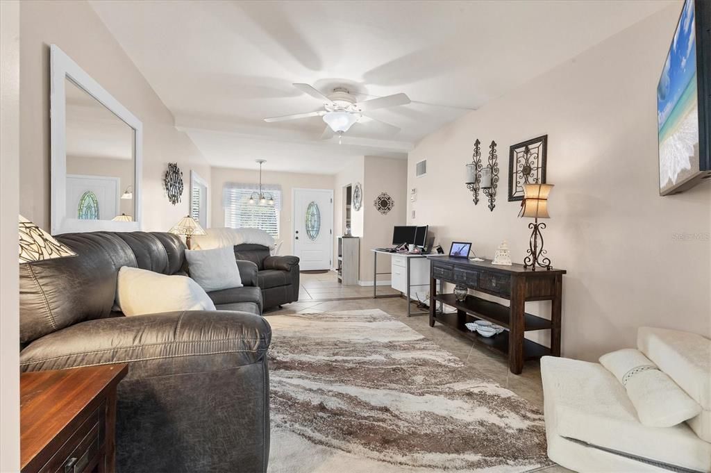 Active With Contract: $89,900 (1 beds, 1 baths, 576 Square Feet)