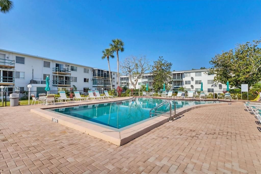 Active With Contract: $89,900 (1 beds, 1 baths, 576 Square Feet)