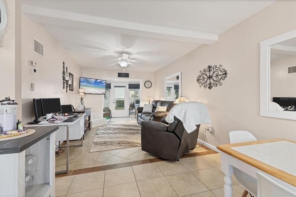 Active With Contract: $89,900 (1 beds, 1 baths, 576 Square Feet)