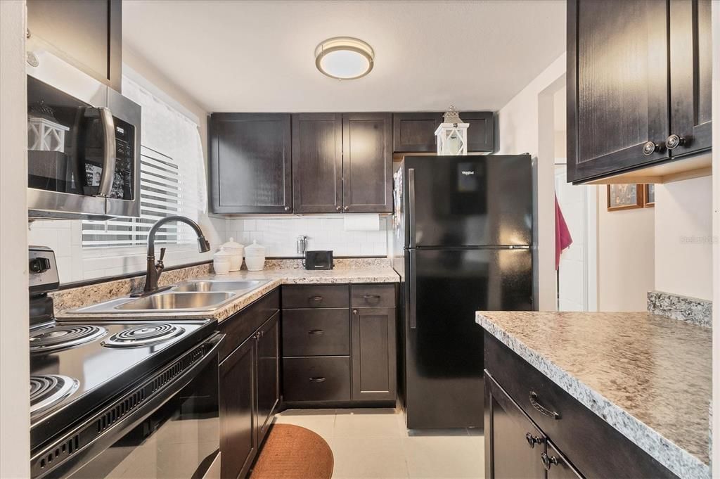Active With Contract: $89,900 (1 beds, 1 baths, 576 Square Feet)