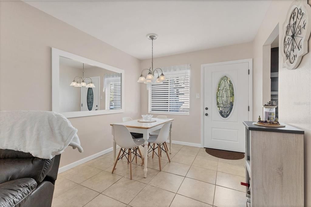 Active With Contract: $89,900 (1 beds, 1 baths, 576 Square Feet)