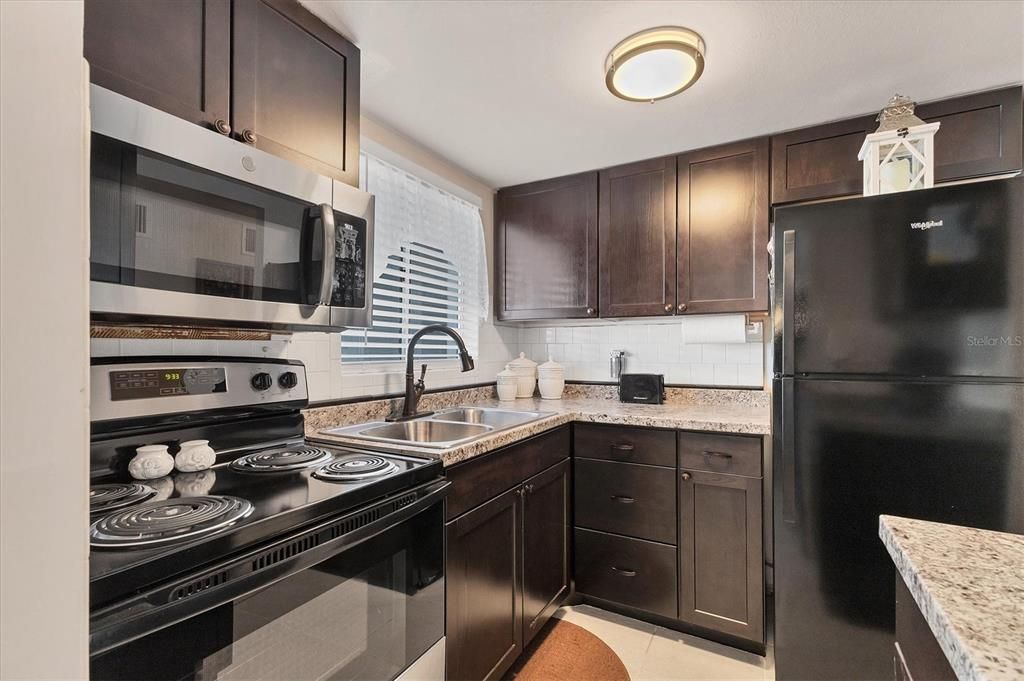 Active With Contract: $89,900 (1 beds, 1 baths, 576 Square Feet)