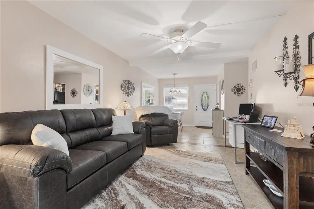 Active With Contract: $89,900 (1 beds, 1 baths, 576 Square Feet)