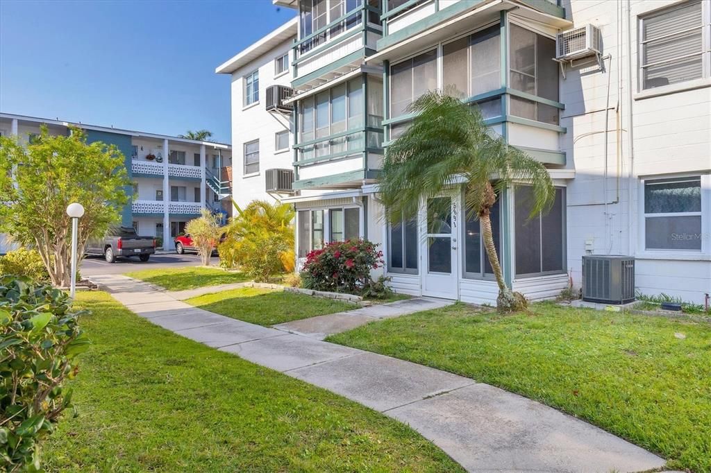 Active With Contract: $89,900 (1 beds, 1 baths, 576 Square Feet)