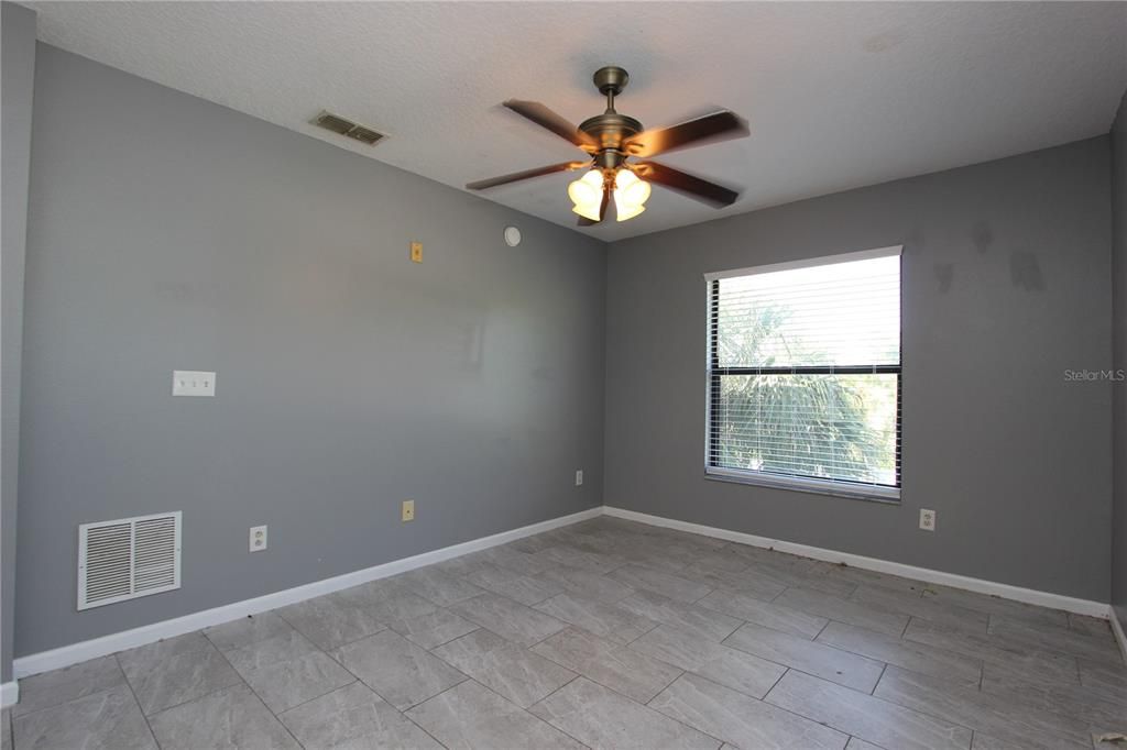 For Sale: $139,900 (2 beds, 2 baths, 800 Square Feet)