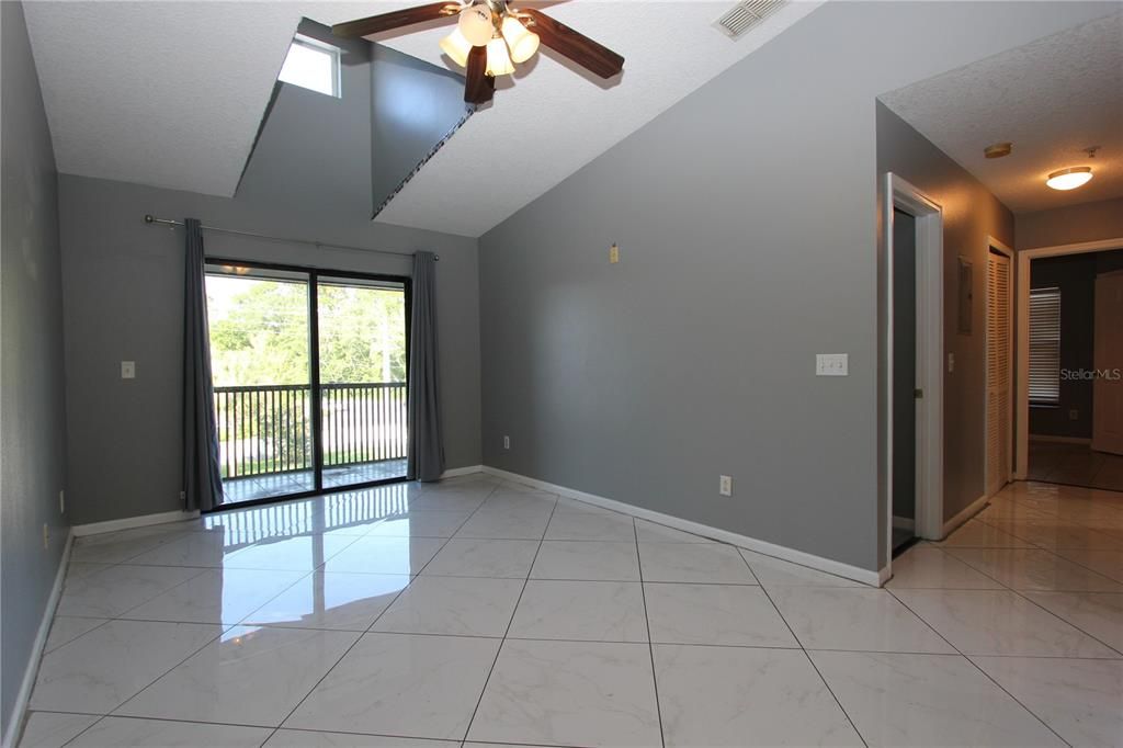 For Sale: $139,900 (2 beds, 2 baths, 800 Square Feet)