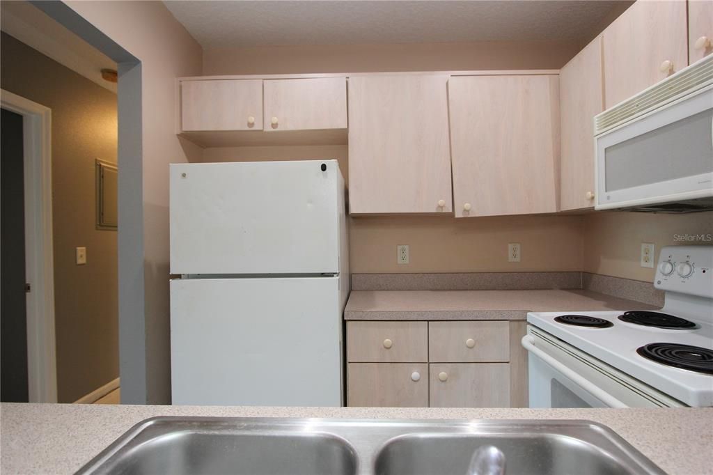 For Sale: $139,900 (2 beds, 2 baths, 800 Square Feet)