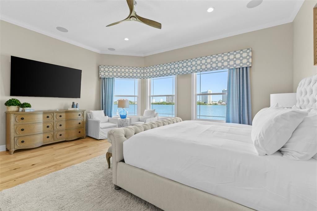 出租: $25,000 (4 贝兹, 5 浴室, 3976 平方英尺)