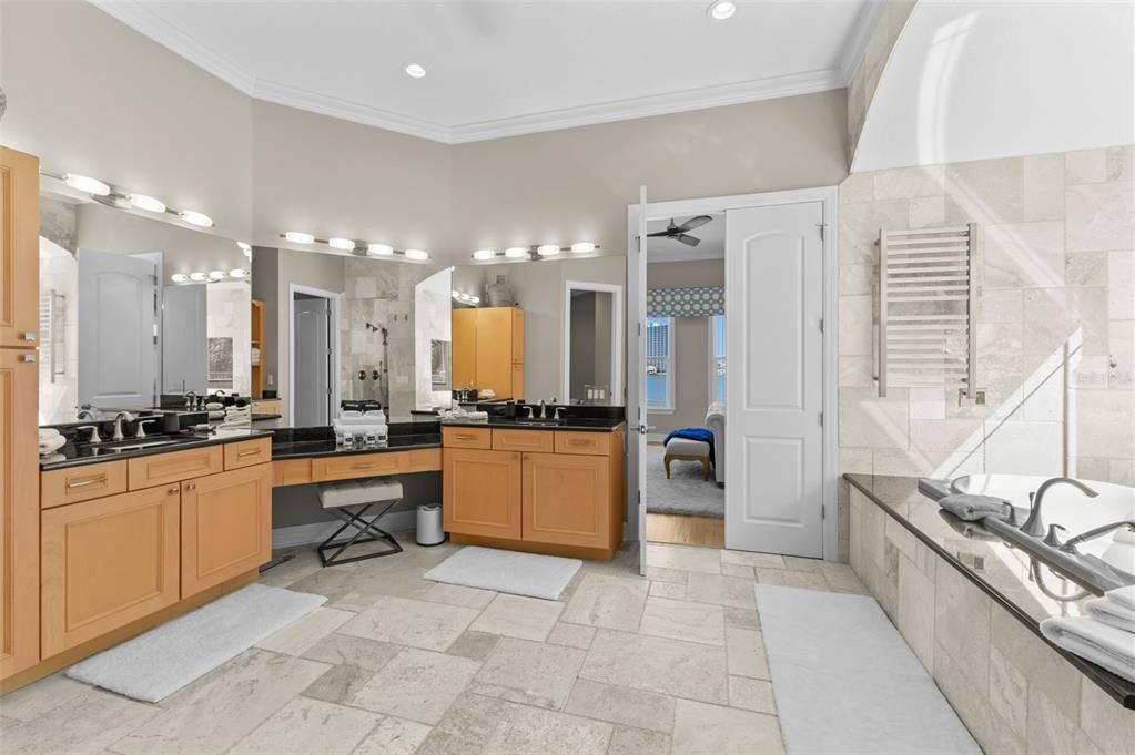 出租: $25,000 (4 贝兹, 5 浴室, 3976 平方英尺)