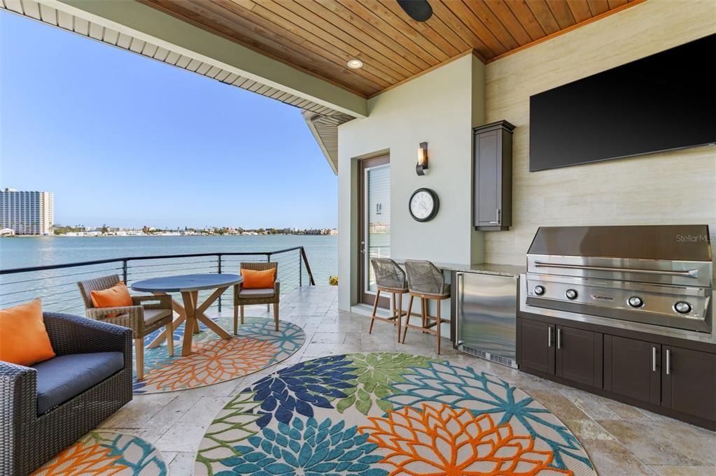 出租: $25,000 (4 贝兹, 5 浴室, 3976 平方英尺)