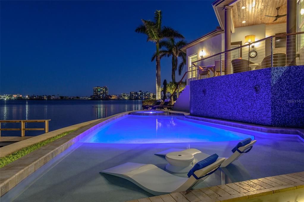 出租: $25,000 (4 贝兹, 5 浴室, 3976 平方英尺)