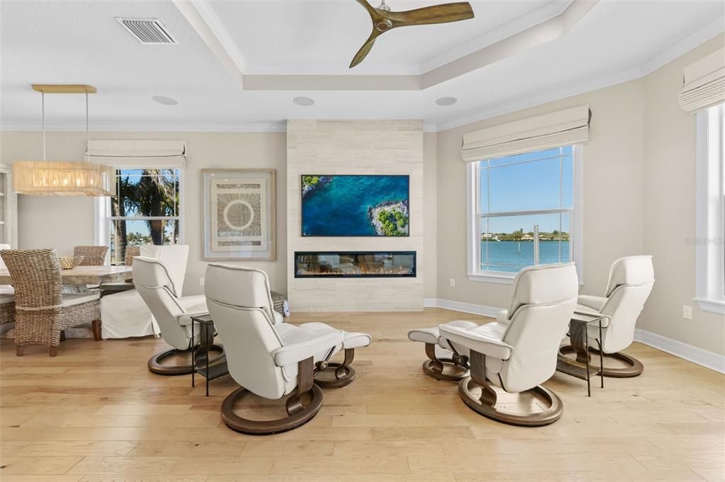 出租: $25,000 (4 贝兹, 5 浴室, 3976 平方英尺)